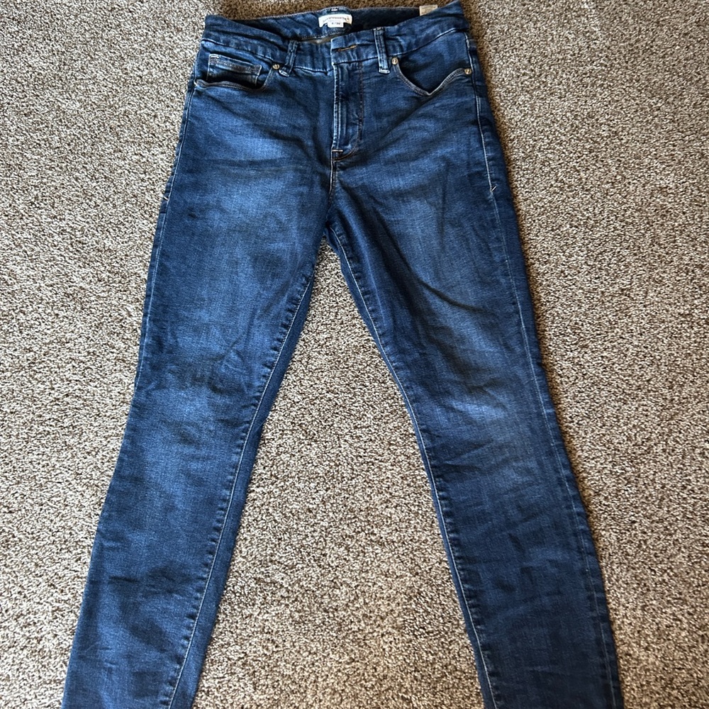 GOOD AMERICAN “GOOD LEGS” SKINNY CROP JEANS
